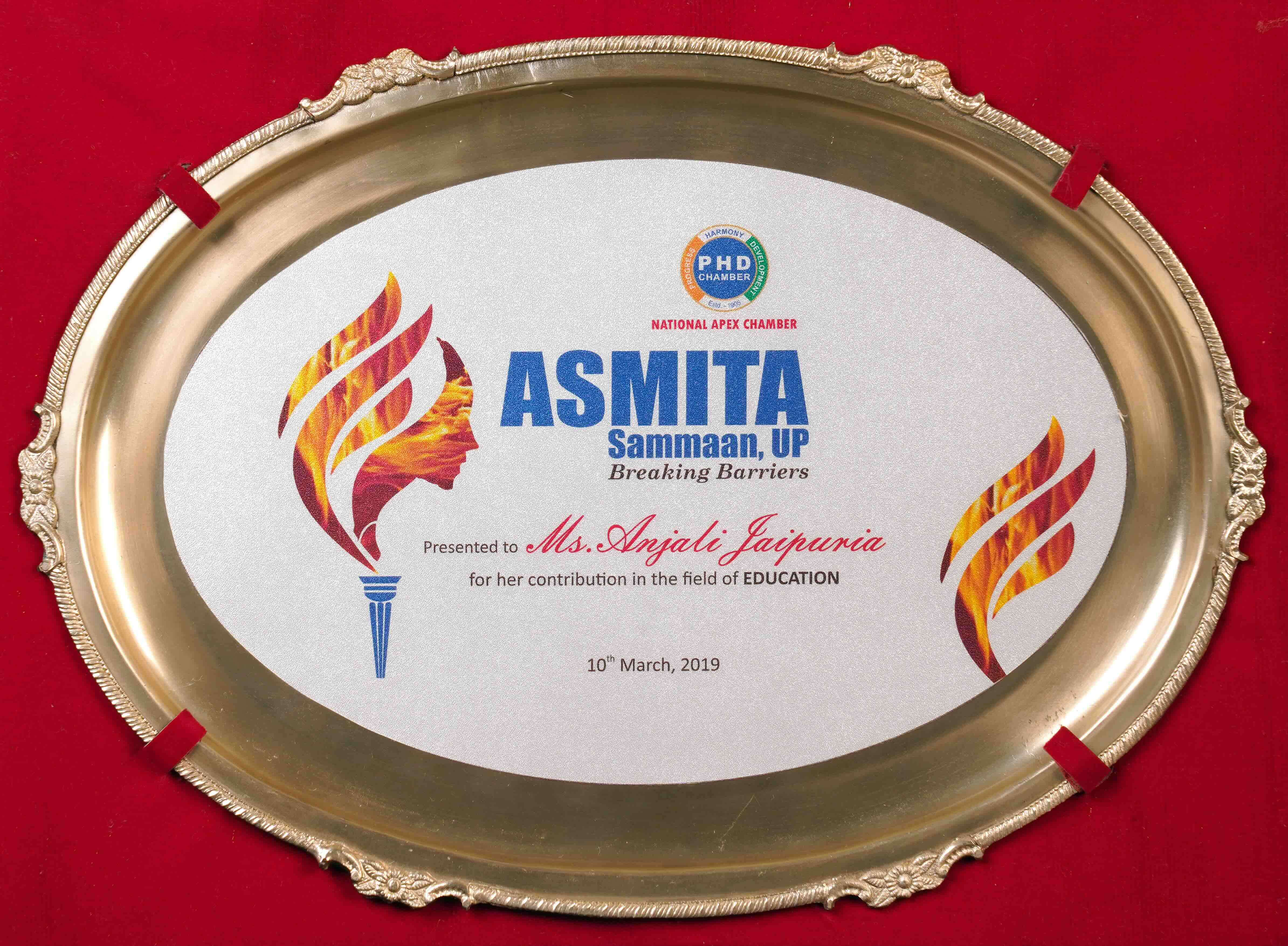Asmita Sammaan trophy presented to Ms. Anjali Jaipuria for contribution to education, 2019
